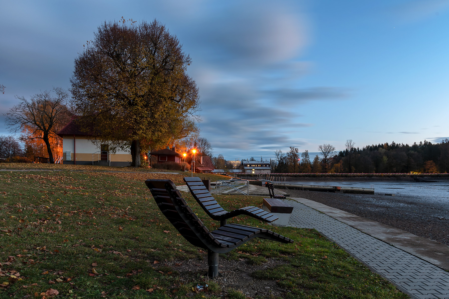 Právě si prohlížíte Podvečerní Lanškroun – listopadový Dlouhý rybník