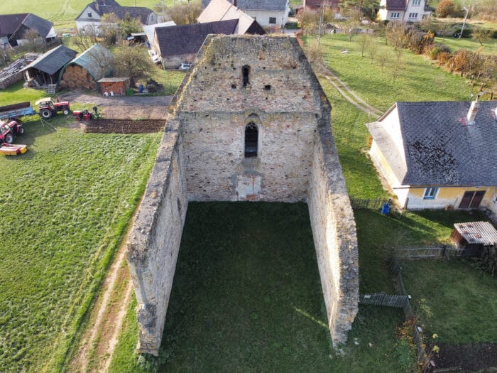 Zřícenina kláštera Koruna Panny Marie